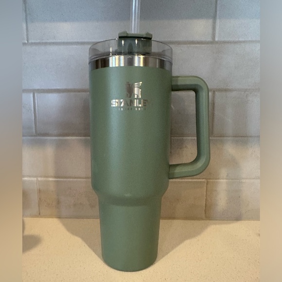 Stanley Adventure Quencher Traveler Tumbler 40 oz. - Picture 1 of 3